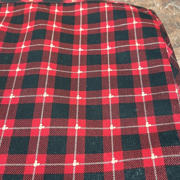 Disney Winter Wishes set of four Mickey and Minnie Mouse placemat. - Picture 5 of 11